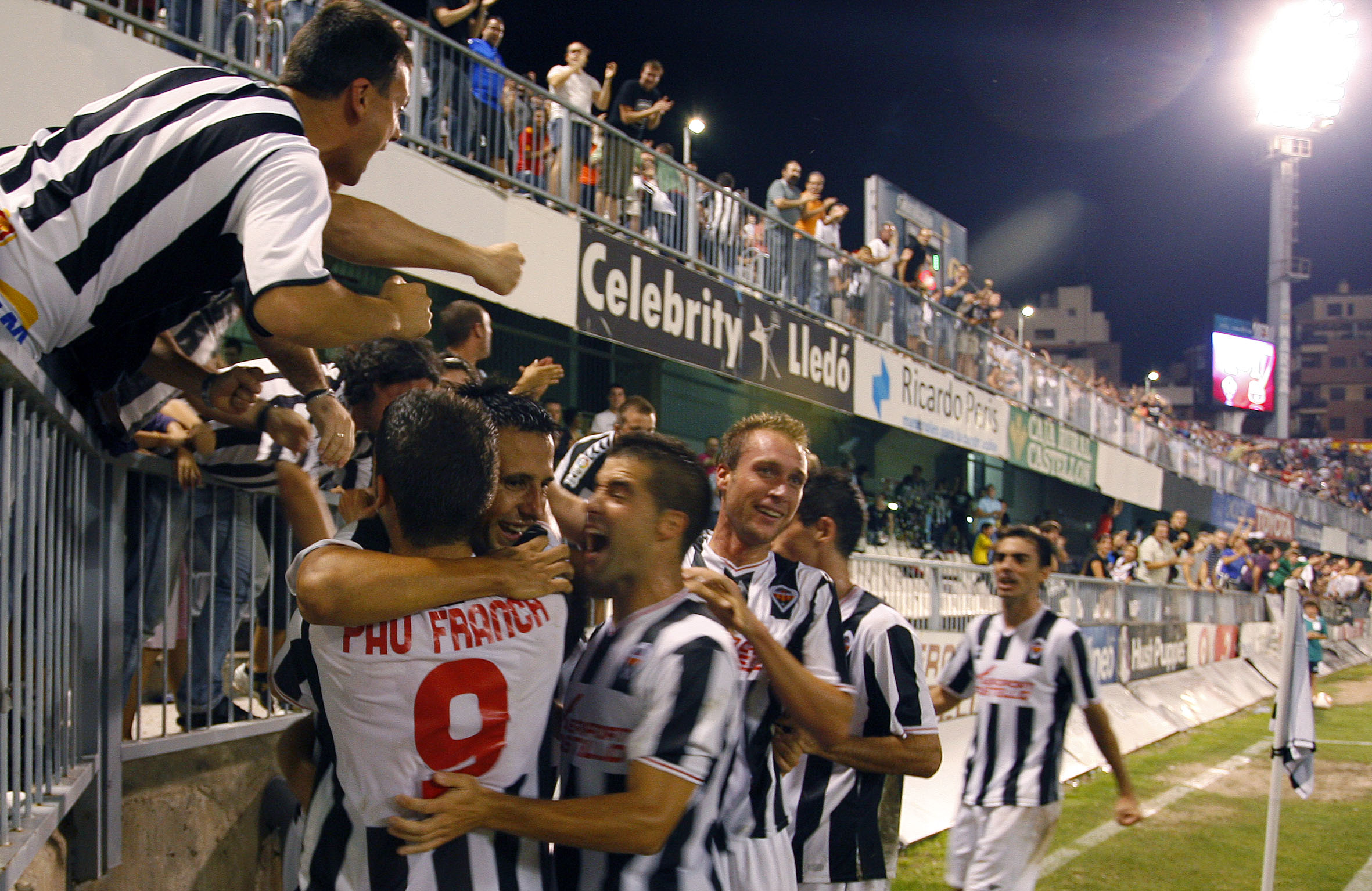 Los jugadores del Castellón celebran un gol en uno de sus últimos partidos en Castalia, frente al Santboià. Foto: Pau Bellido.
